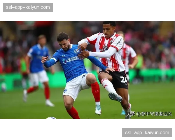 瞬间定格：伊普斯维奇老将边卫劳埃德·凯利精准长传转移发动反击