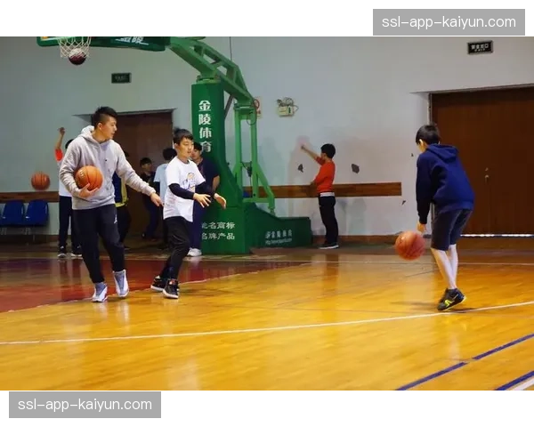 篮球训练营增设“防守智商”课程，重点讲解预判与协防时机选择